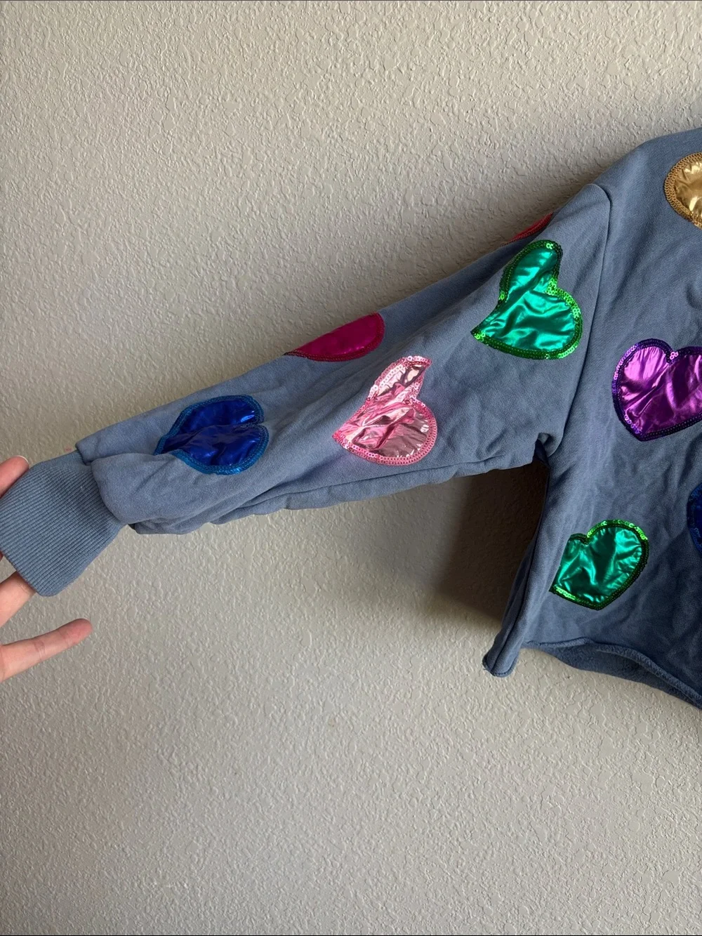QUEEN OF SPARKLES Girls Dusty Blue Rainbow Foil Heart Crew Neck size Medium - Picture 4 of 8